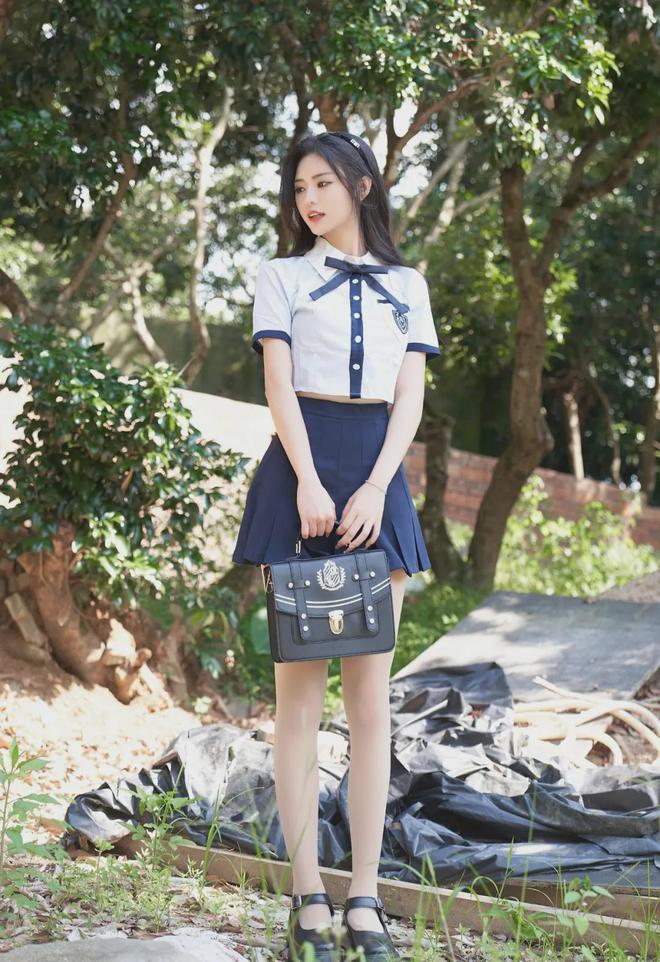 身材极致御姐范美丽“翘”佳人AG真人游戏平台美女模特完美